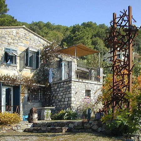 Cottage La Casa Del Pittore Reggimonti Exterior foto