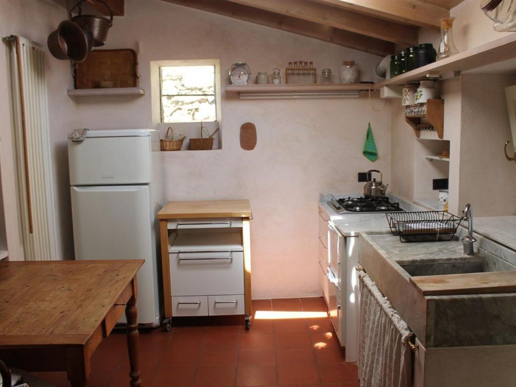Cottage La Casa Del Pittore Reggimonti Exterior foto