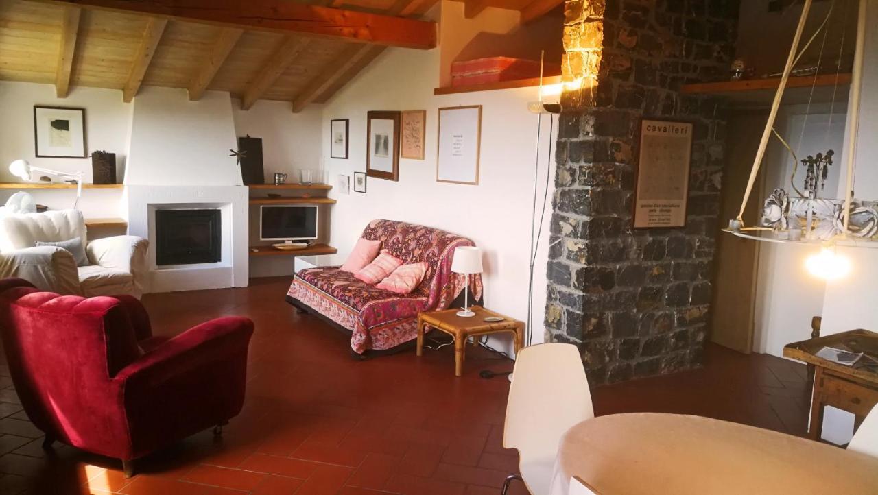 Cottage La Casa Del Pittore Reggimonti Exterior foto
